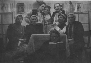 Divadelní představení 1950, p. Matoušková, Stará, Hroníčková, Loušová, Stará, Šamal, Ryněš, Jíka, .......